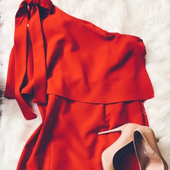 Gianni Bini Dresses & Skirts - Gianni Bini Red One Shoulder Midi Dress Size Medium